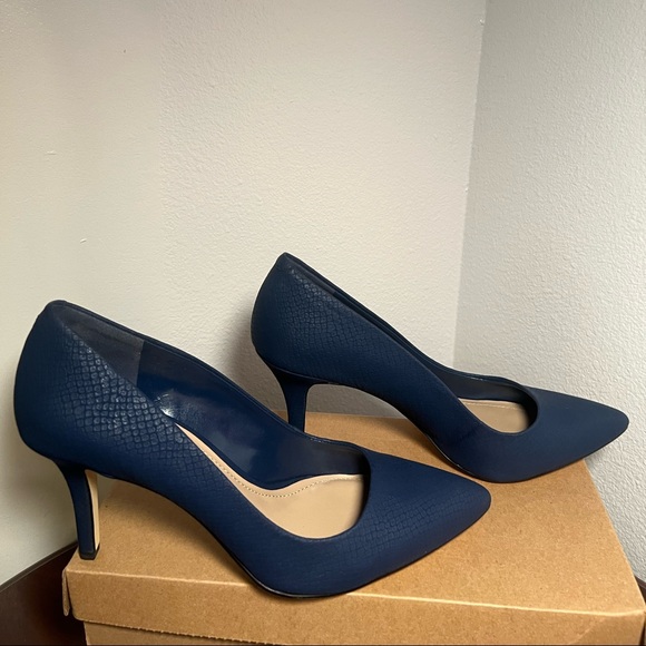 “NEW” BCBGeneration Sexy Heels - Picture 2 of 12
